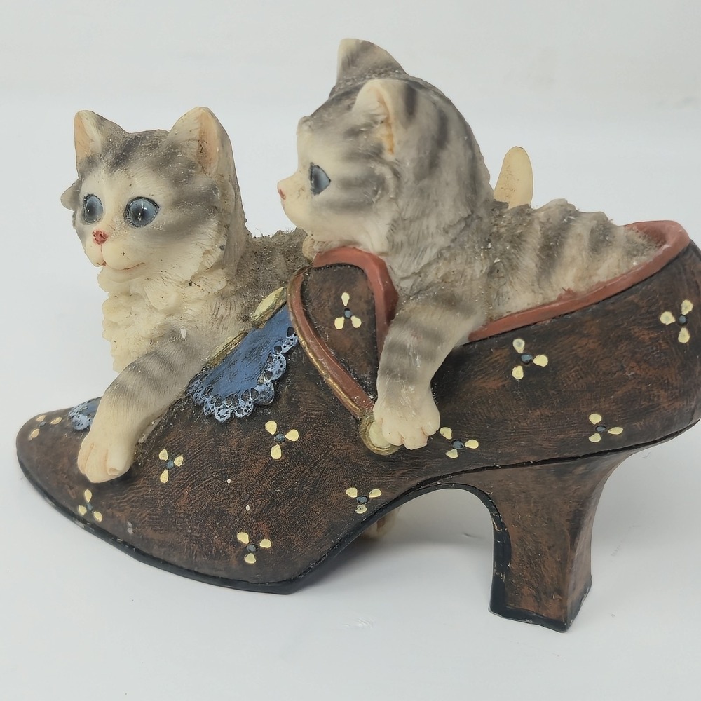 Vintage Kittens in Shoe Figurine Gray Tabby Cats High Heel Resin Decor 4"Hx5L" - Picture 9 of 13